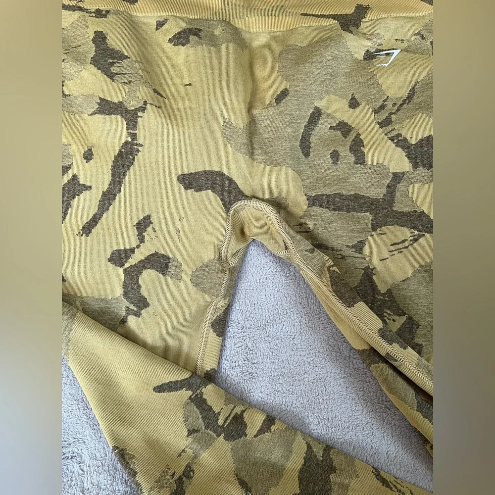 Gymshark Camo Workout Set - Picture 11 of 13